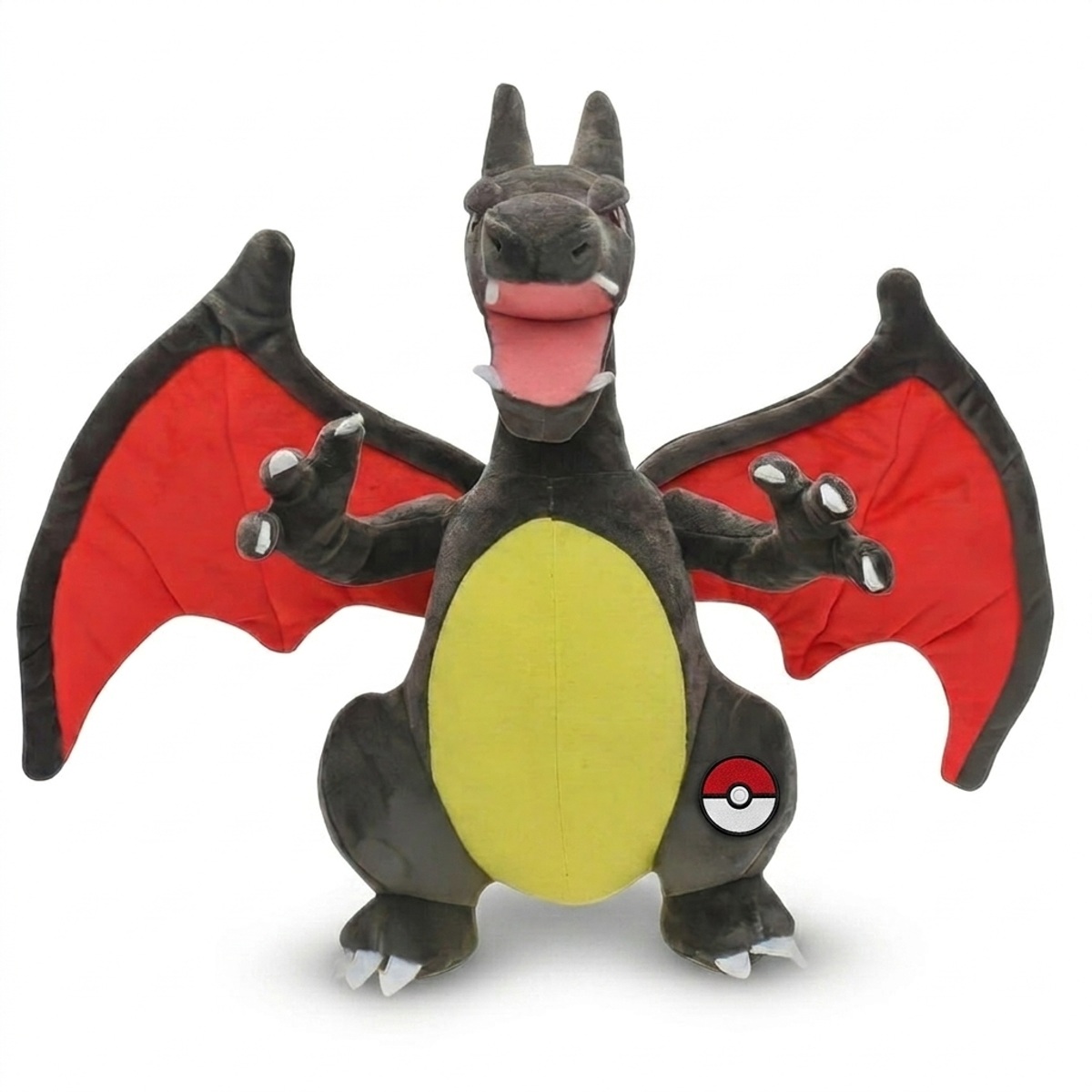 Charizard Knuffel met badge die de echtheid bewijst.