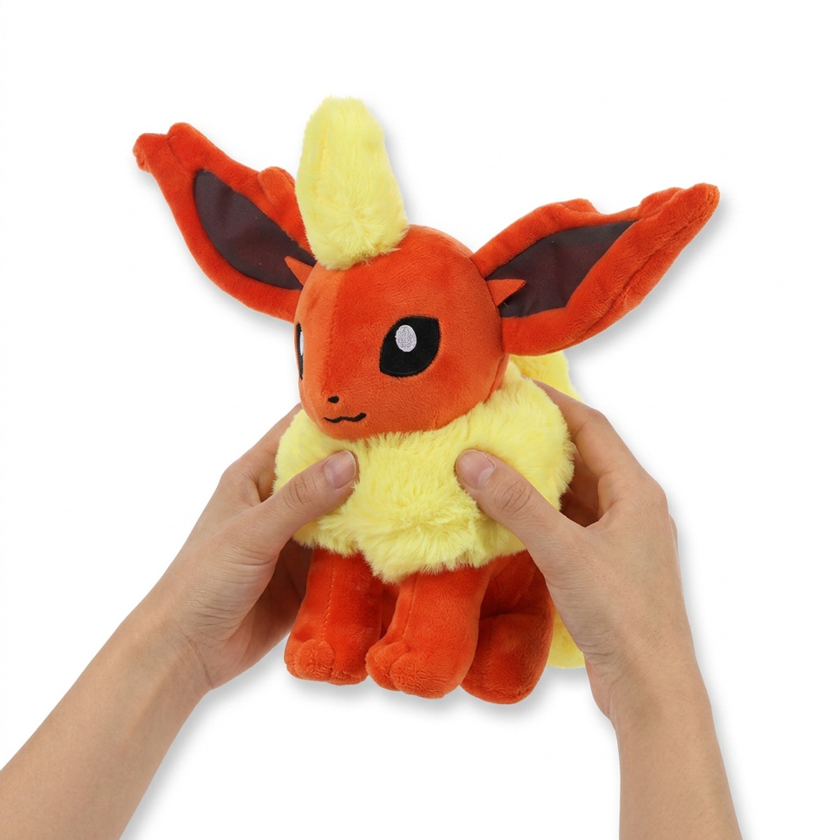 Flareon Knuffel in handen