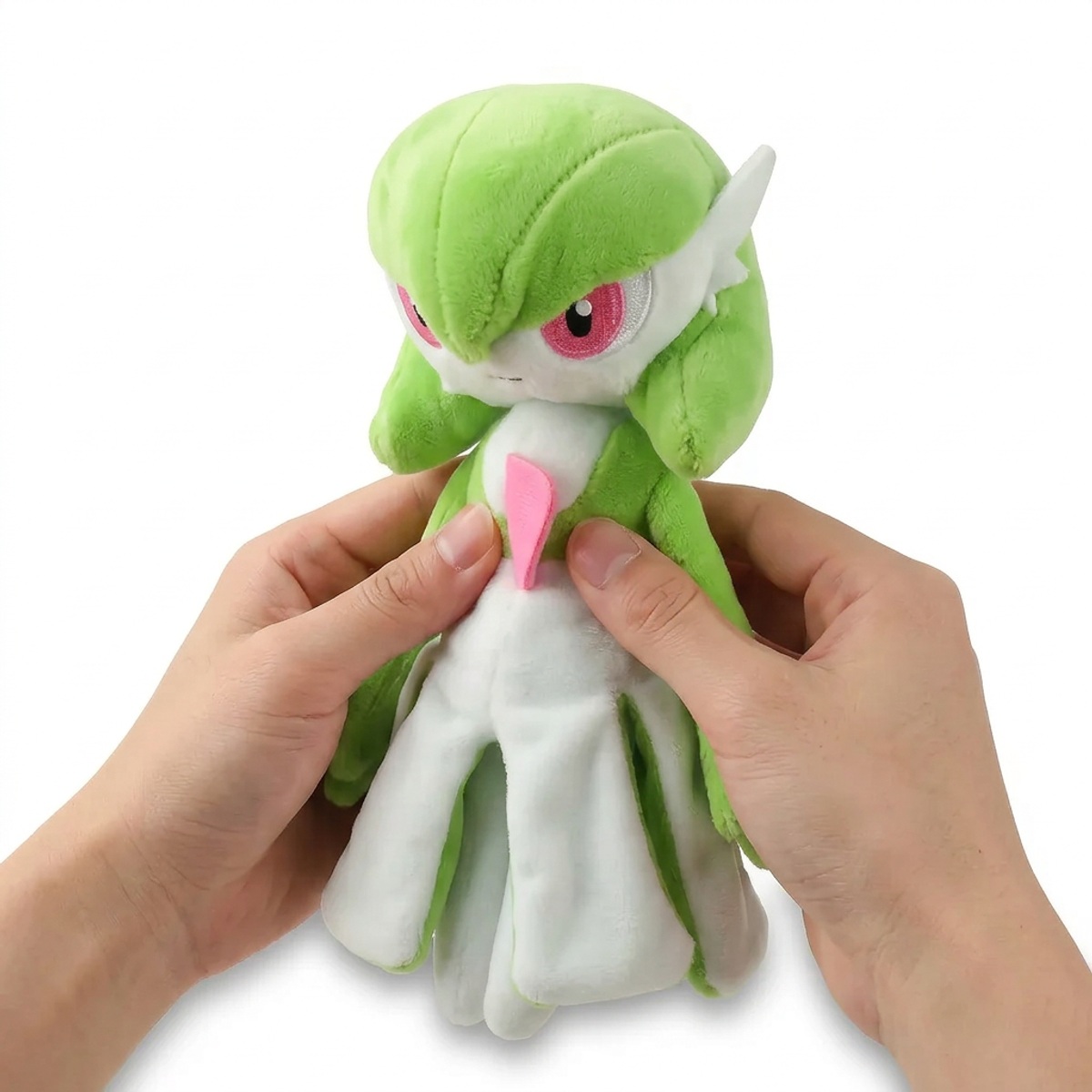 Gardevoir Knuffel vastgehouden in handen