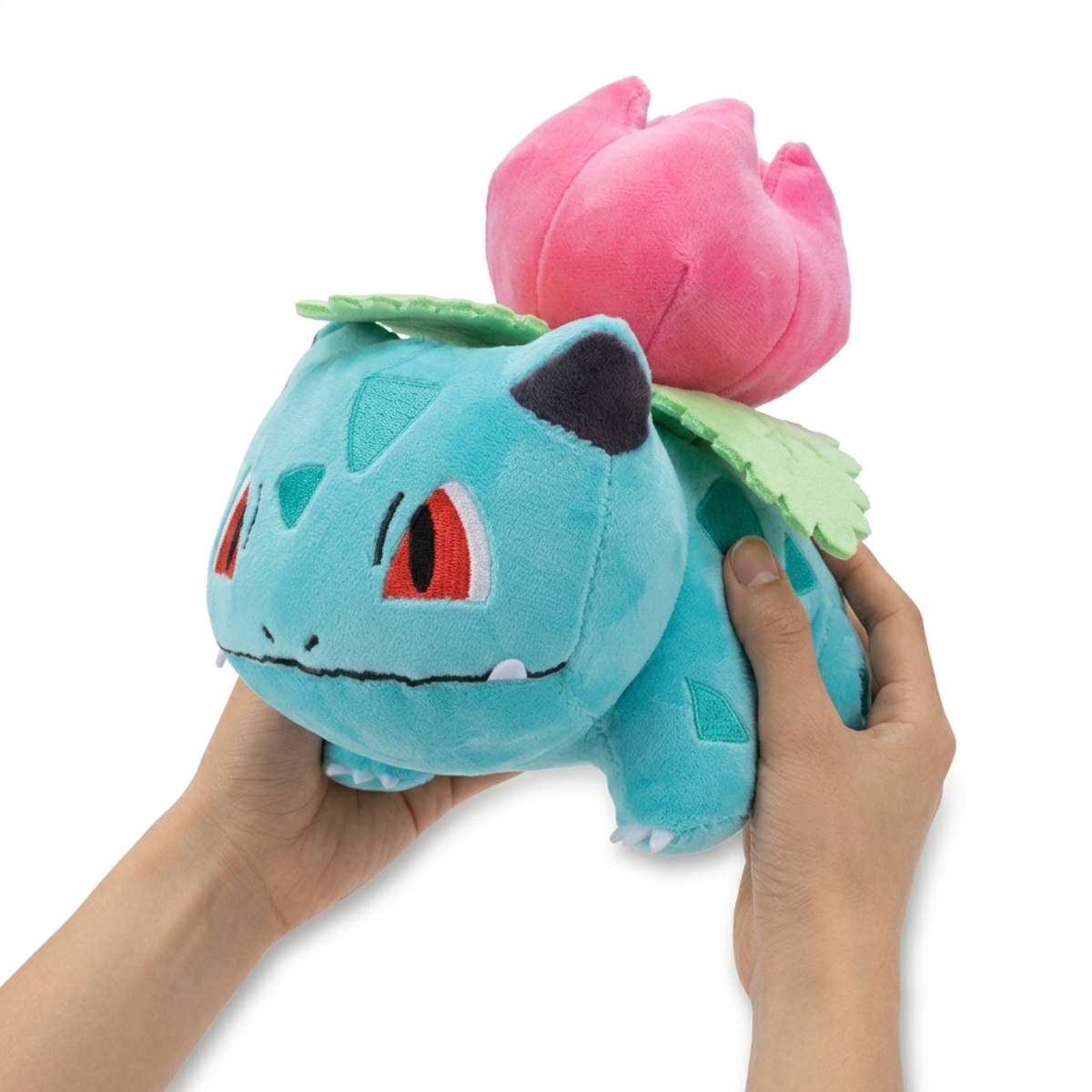 Ivysaur Knuffel in handen