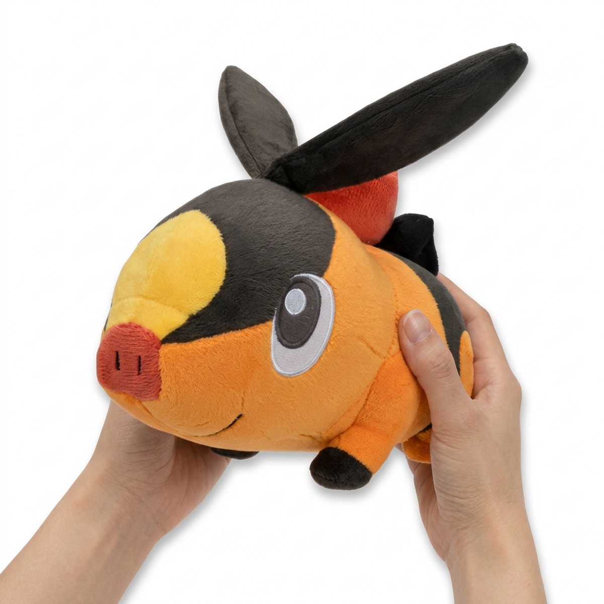 Tepig Knuffel in handen