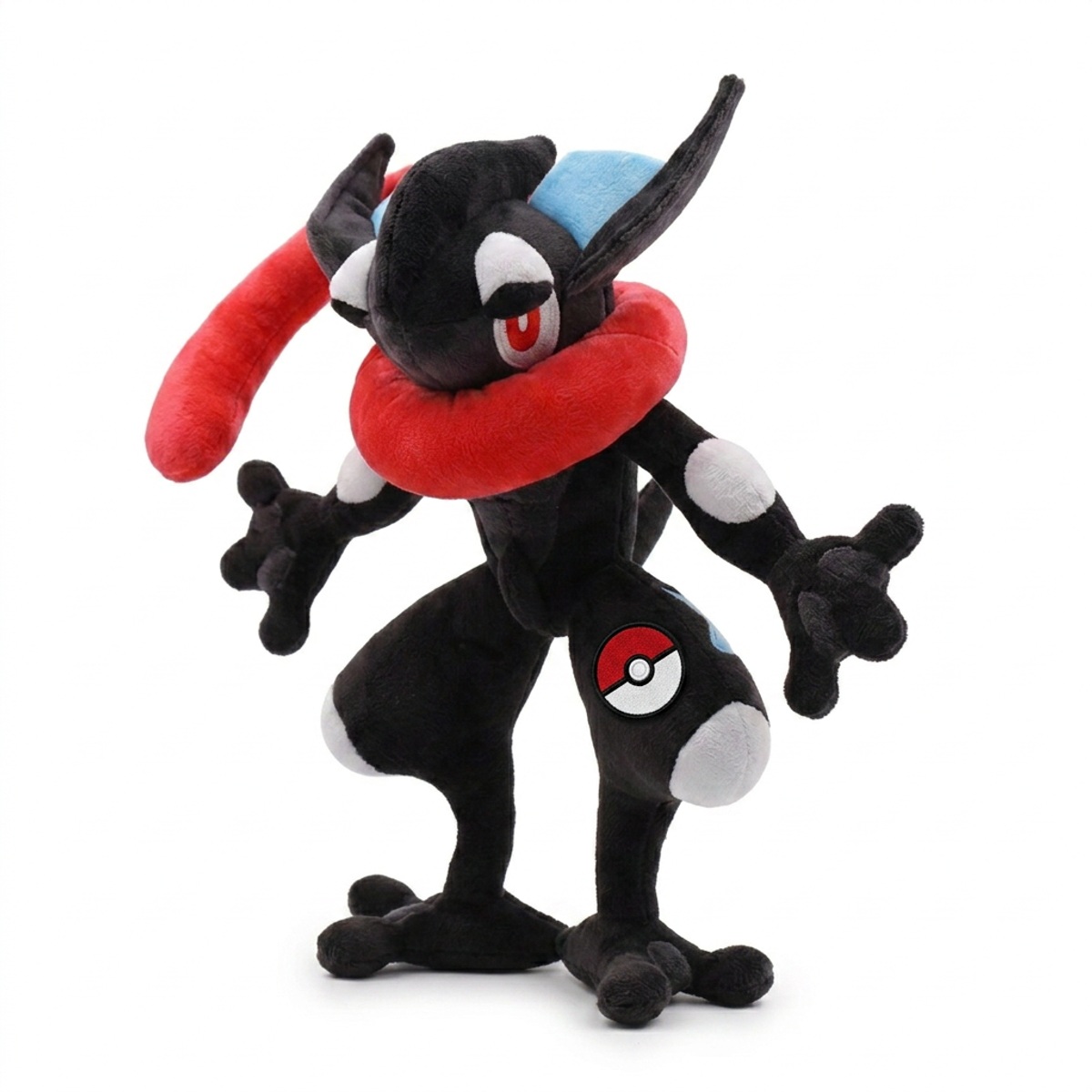 Greninja Knuffel met badge die de echtheid bewijst.