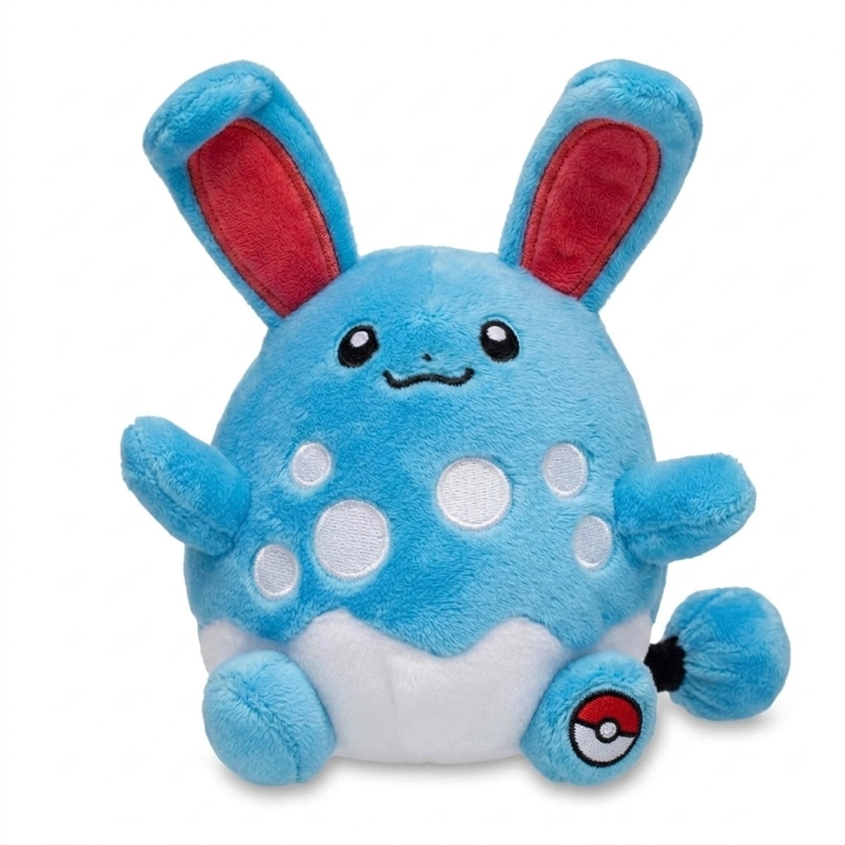 Azumarill Knuffel met badge die de echtheid bewijst.