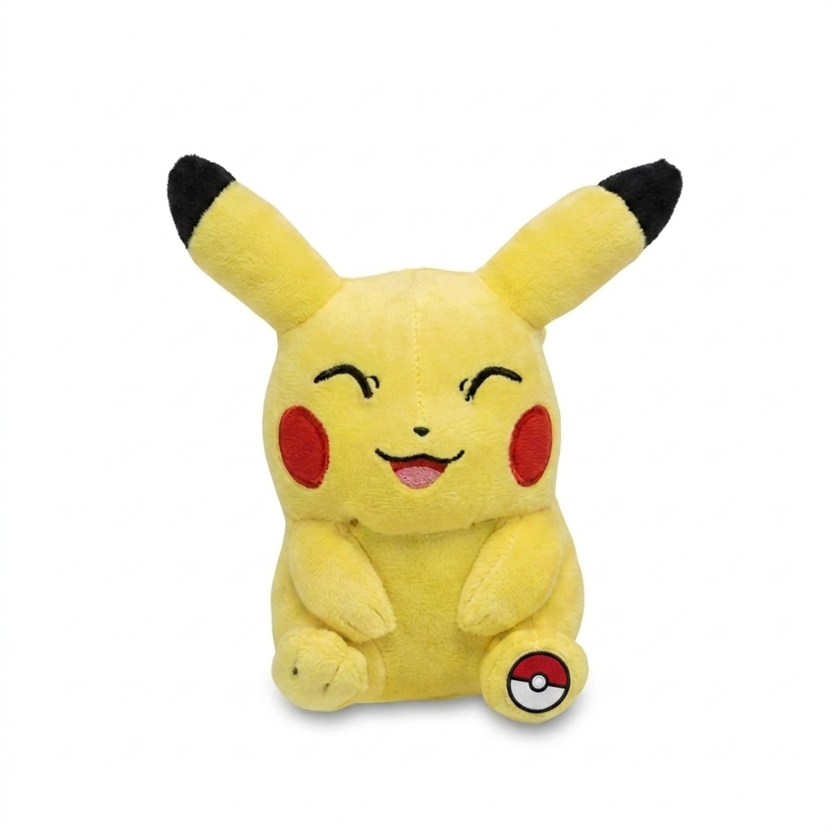 Pikachu Knuffel met badge die de echtheid bewijst.