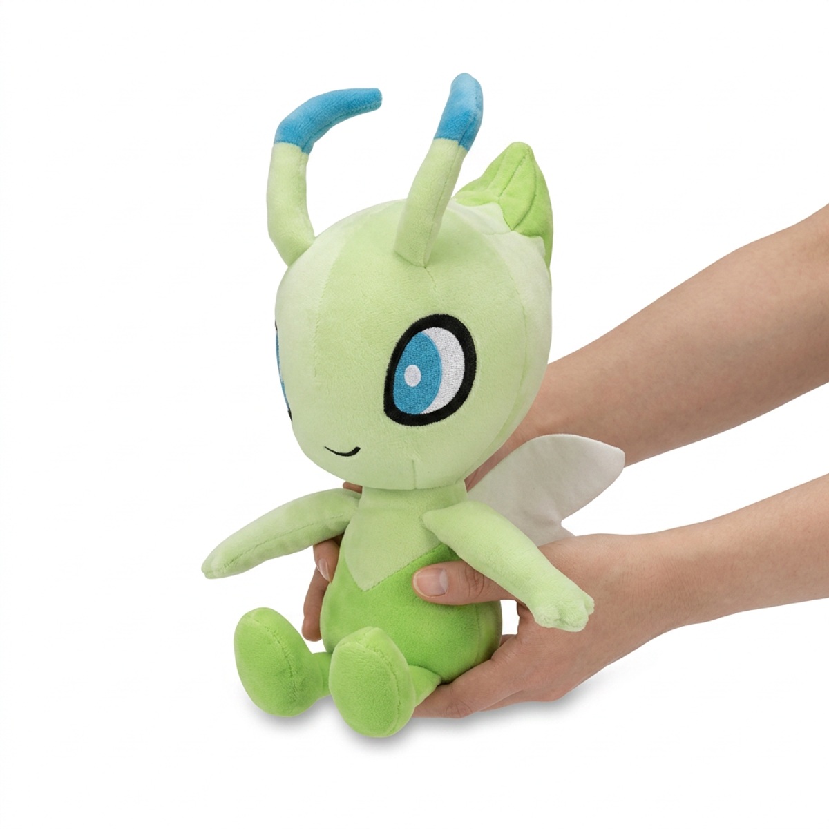 Celebi Knuffel in handen