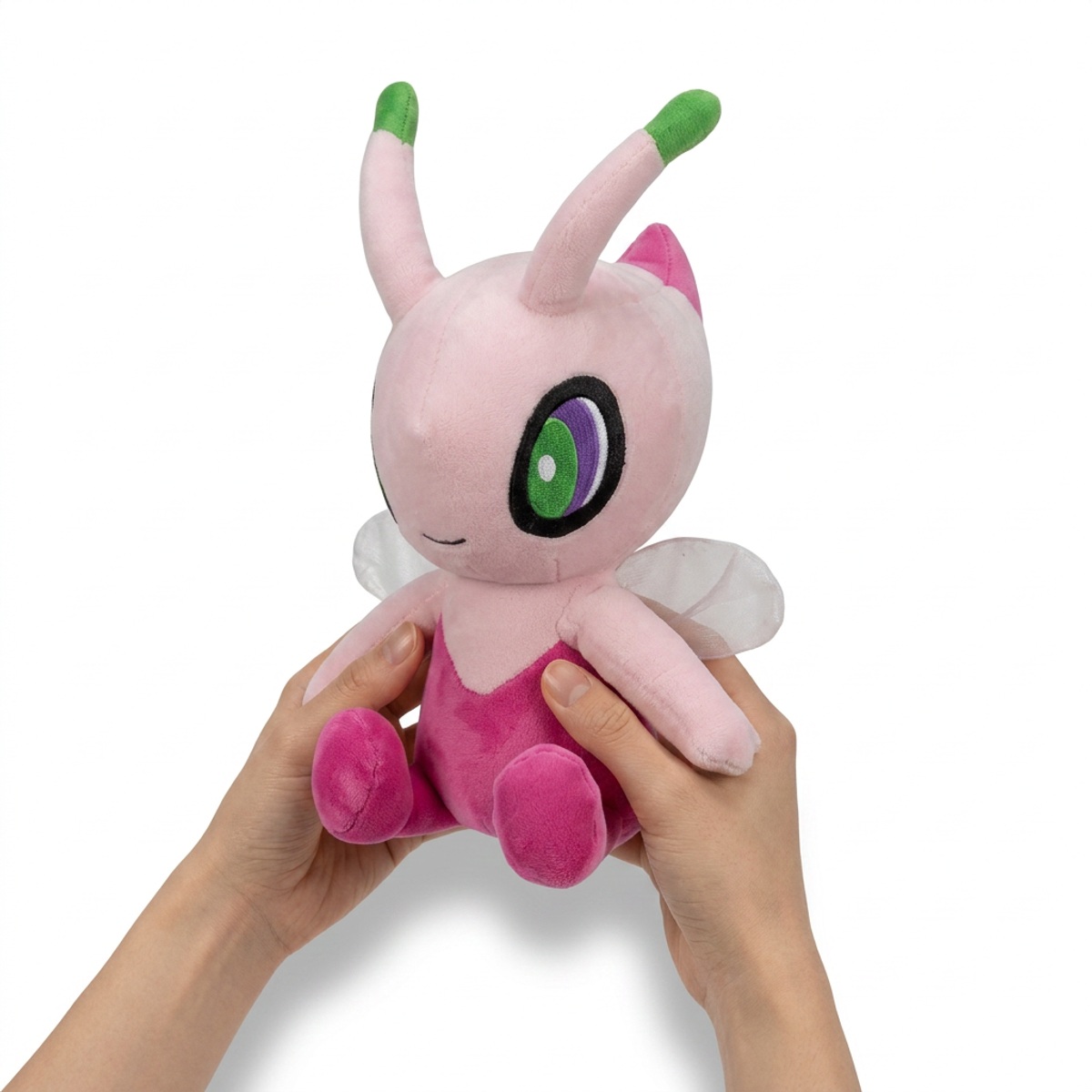 Celebi Shiny Knuffel in de hand