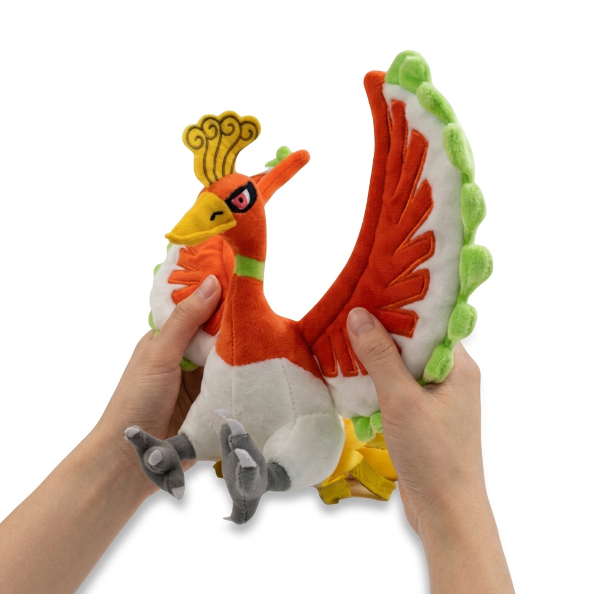 Ho-Oh Knuffel in handen