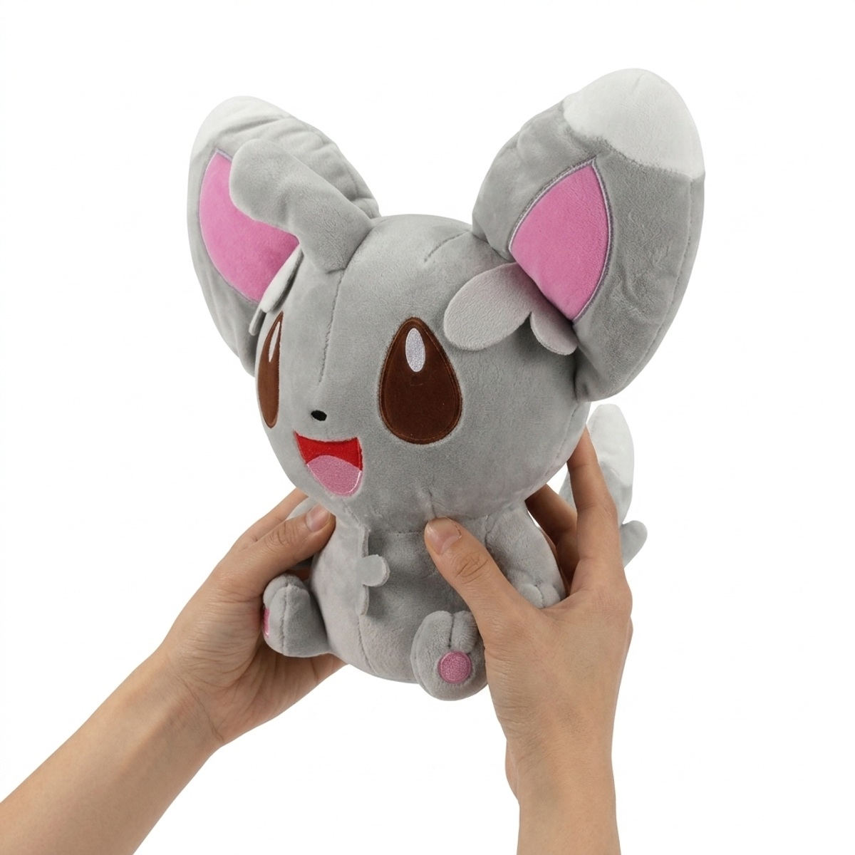 Minccino Knuffel in handen