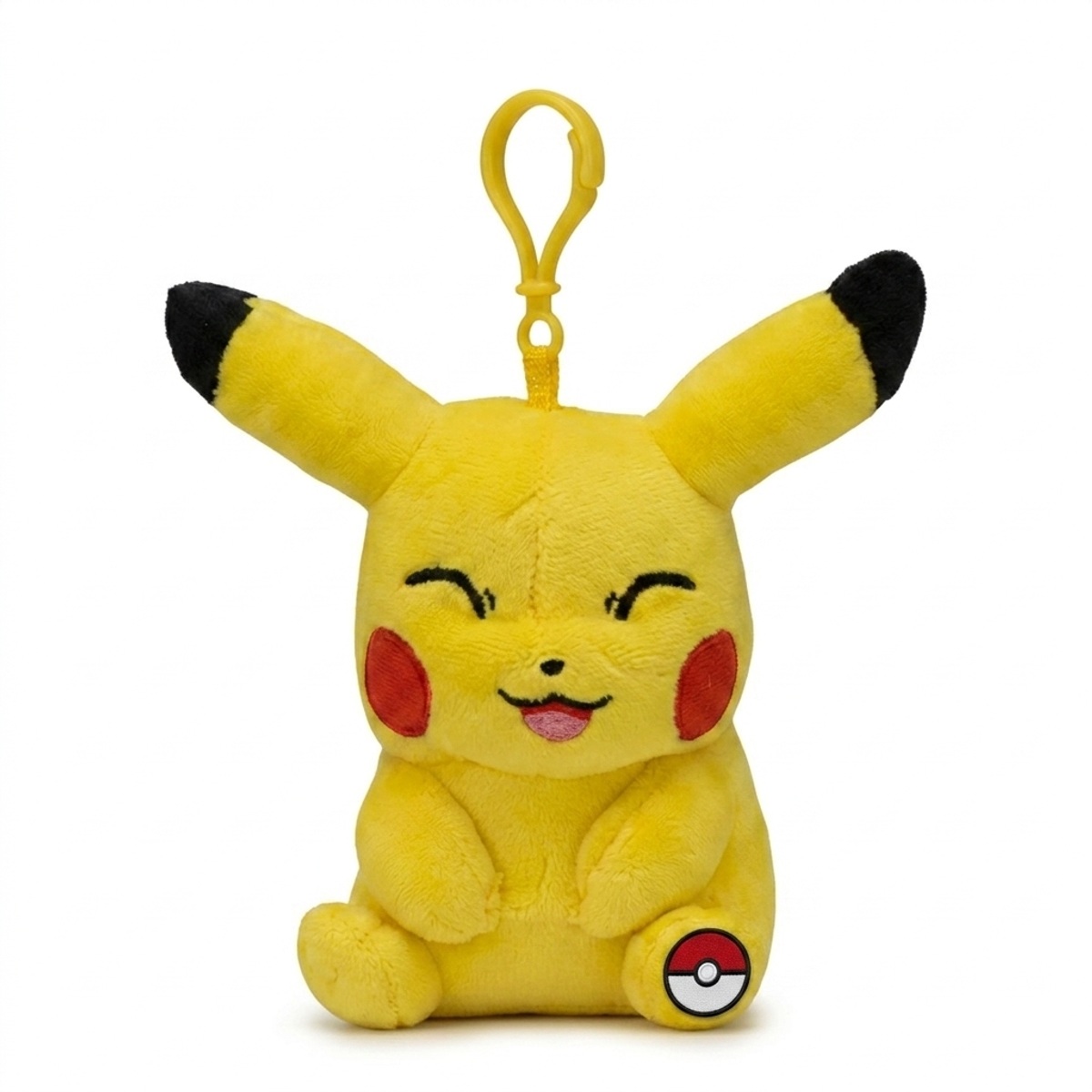 Pikachu Knuffel met badge die de echtheid bewijst.