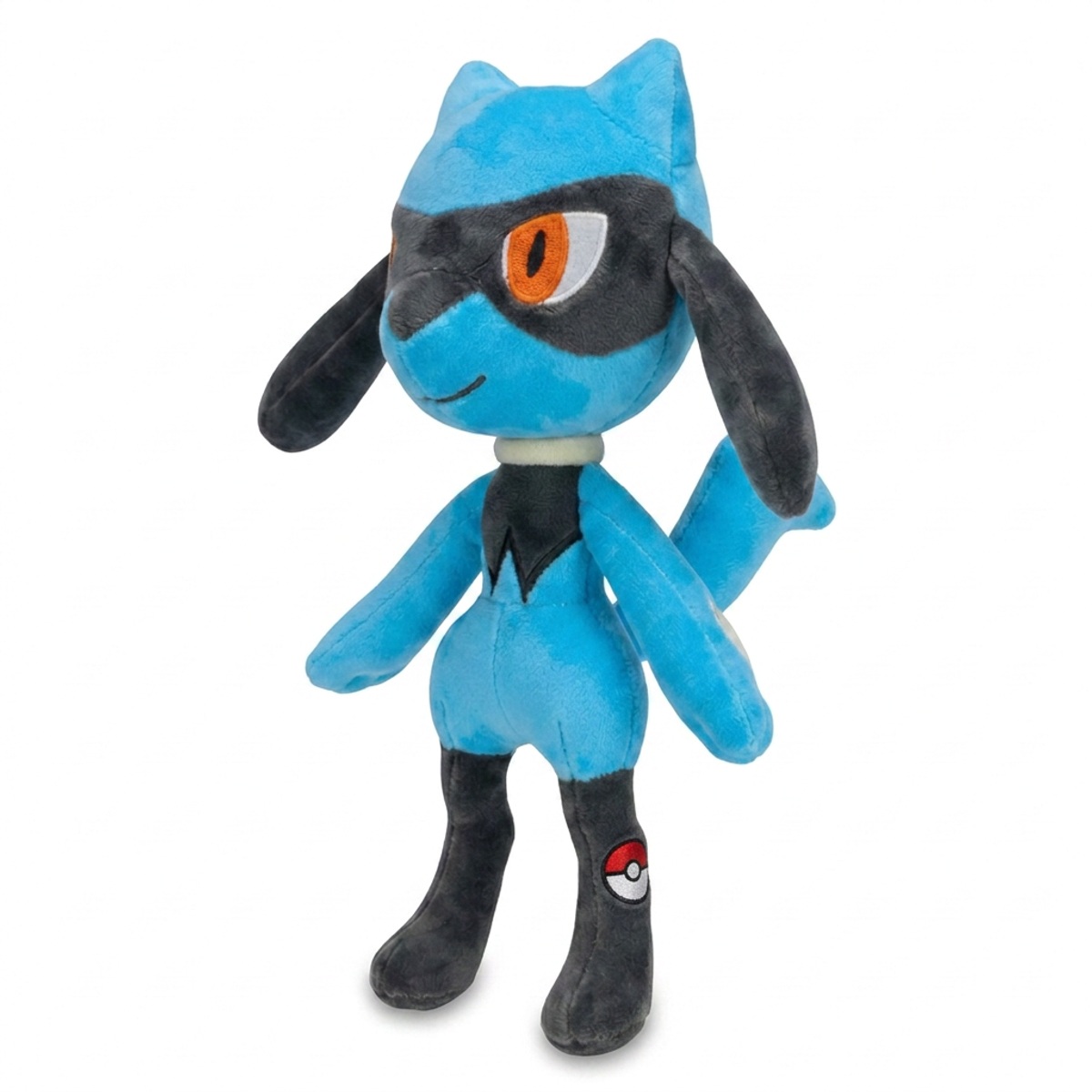 Riolu Knuffel met badge die de echtheid bewijst.