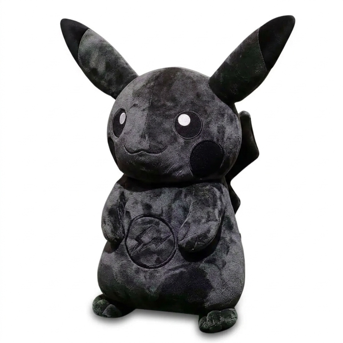 Zwart Pikachu Knuffel driekwartaanzicht